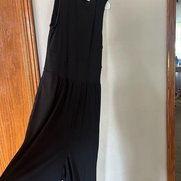 Elegant Black Sleeveless jumpsuit - Picture 3 of 12